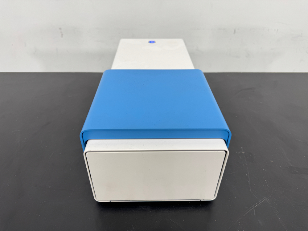 Image of Maxwell Biosystems MaxTwo Multiwell Microelectrode Array